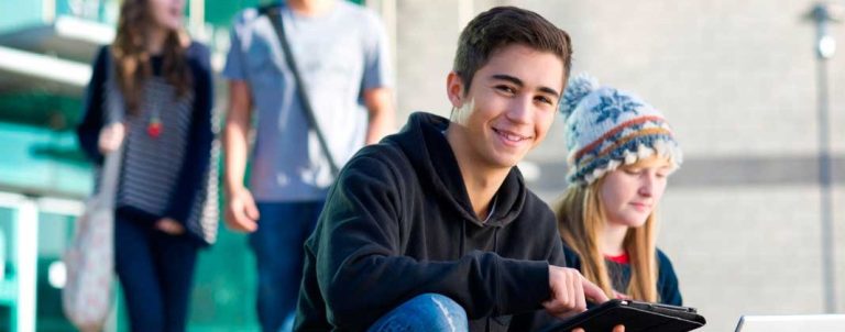 Deja de acosar a tu adolescente con el tema de la Escuela